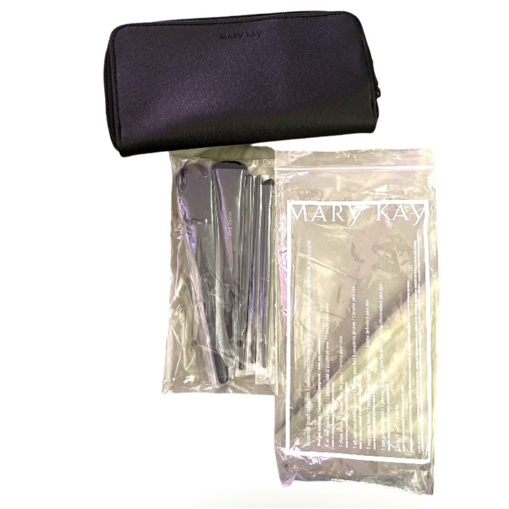 MARY KAY makeup brush w/ bag